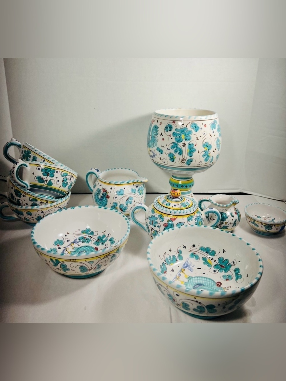 Various Deruta Italy hand painted pottery pieces. - Picture 6 of 7